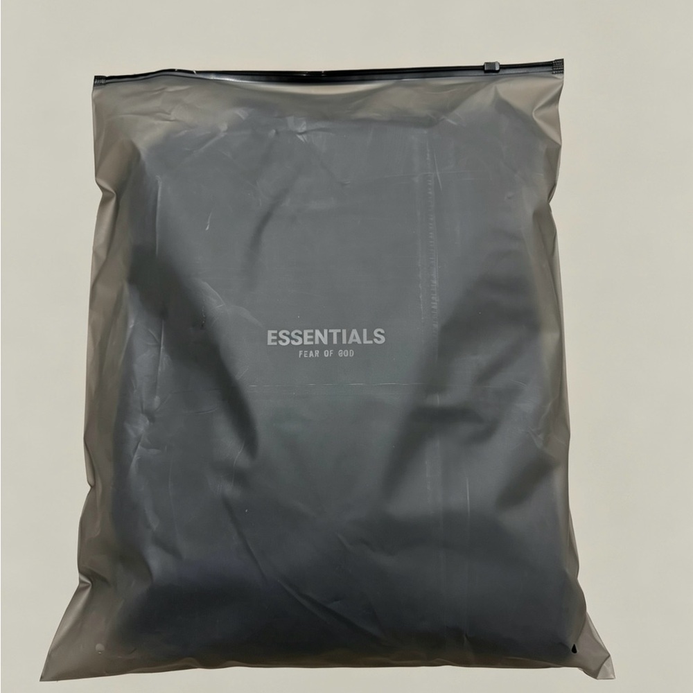 ESSENTIALS Men's Black Logo Hoodie 100% authentic - Picture 3 of 7